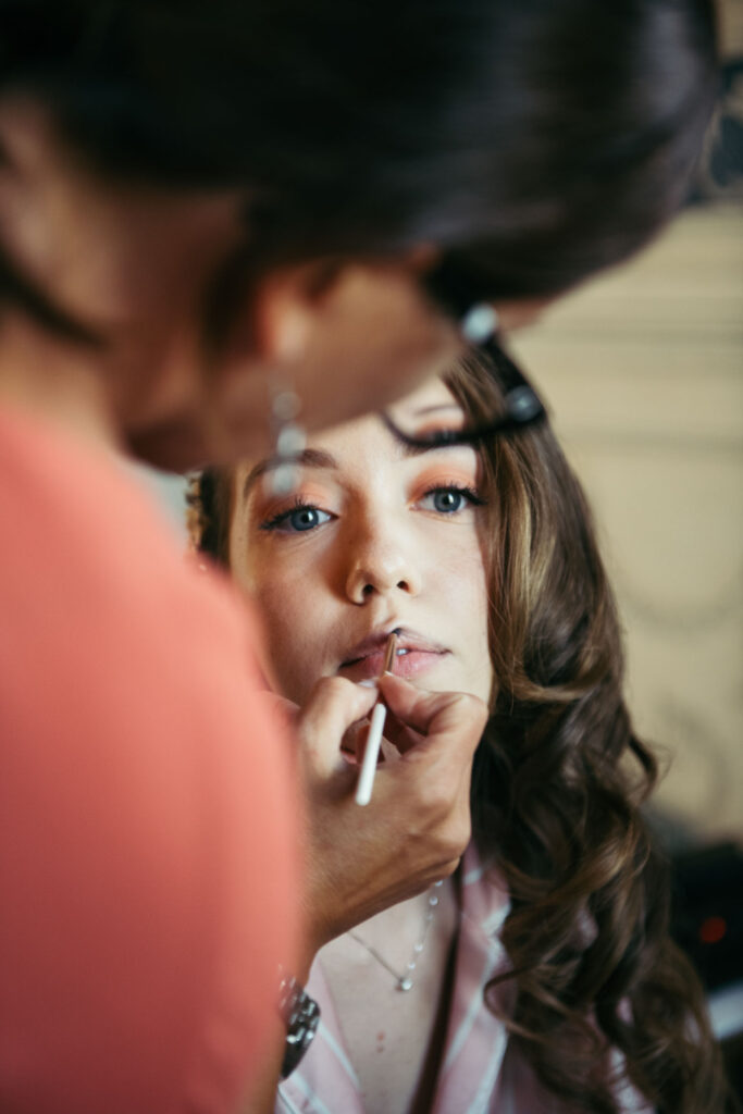 The bride prepares for her special day in a charming Venetian-style house, surrounded by the timeless elegance of Venetian decor