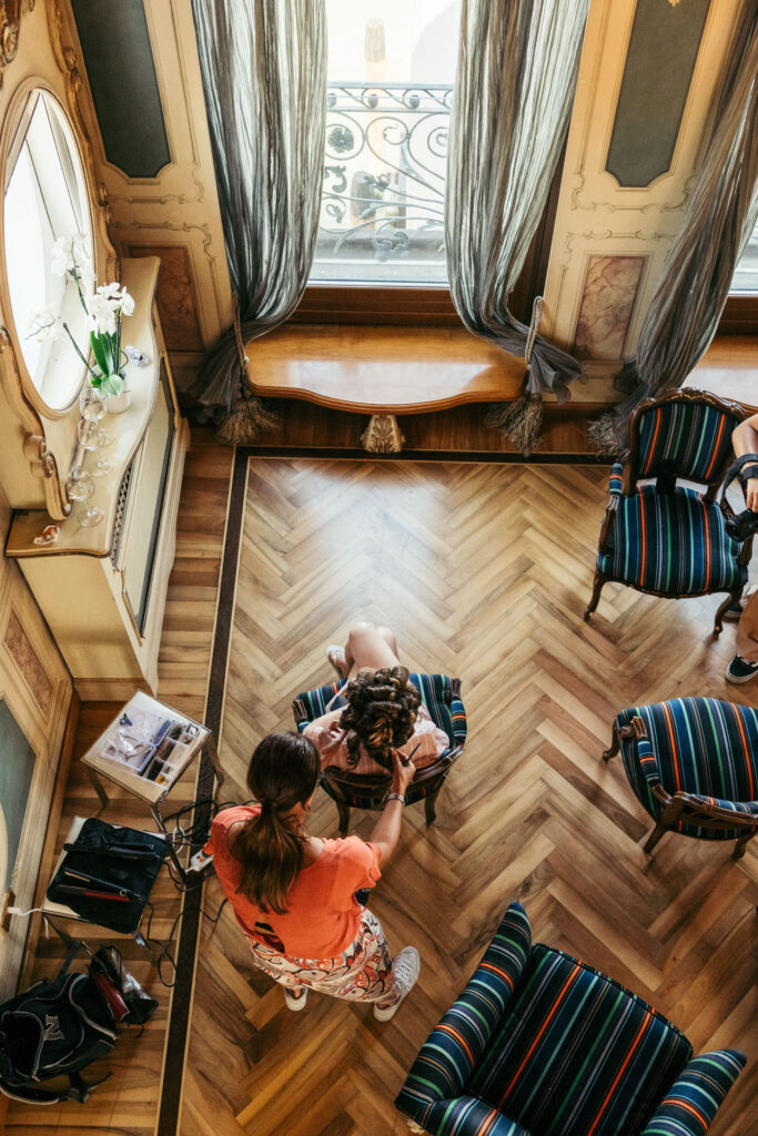 The bride prepares for her special day in a charming Venetian-style house, surrounded by the timeless elegance of Venetian decor