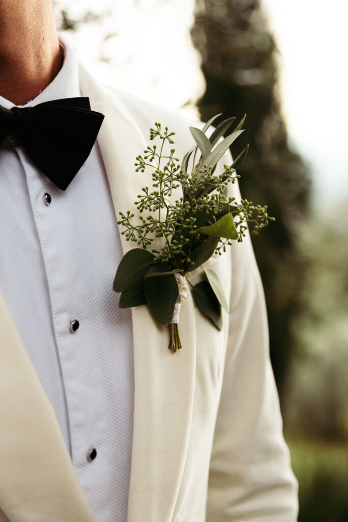 Groom's boutonniere photo detail