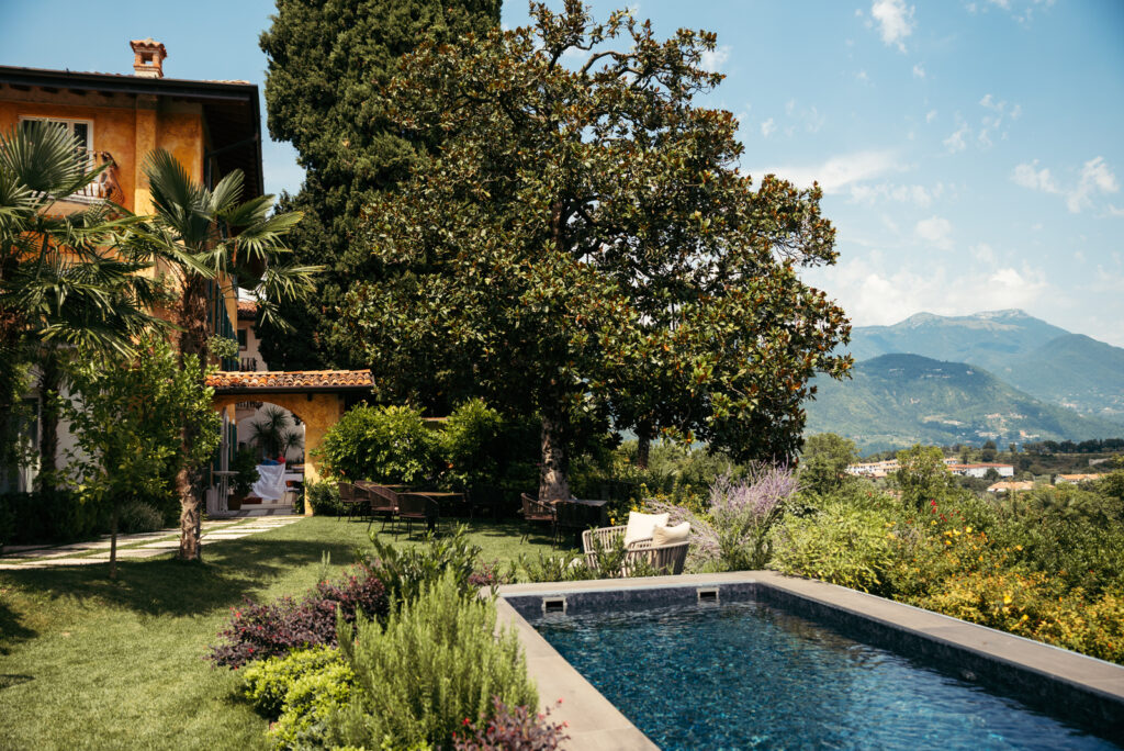 Villa garden with pool and lake view in Salò, ideal for a Lake Garda elopement
