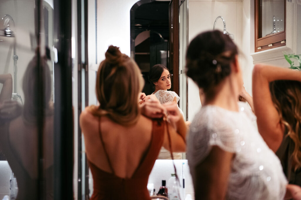 Bride getting ready with her sisters