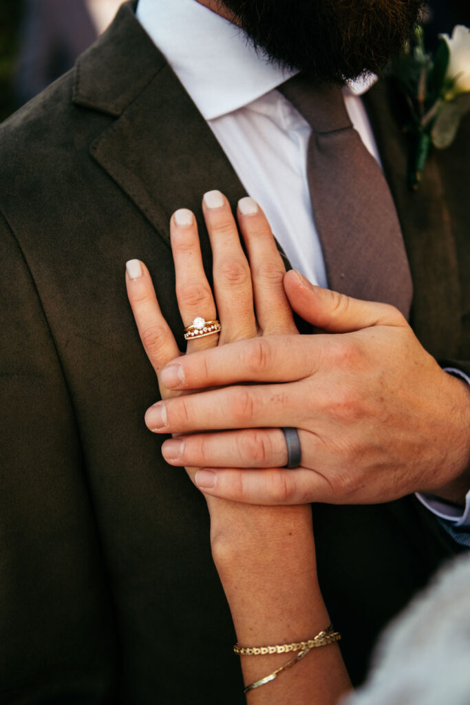 Close up of the wedding rings