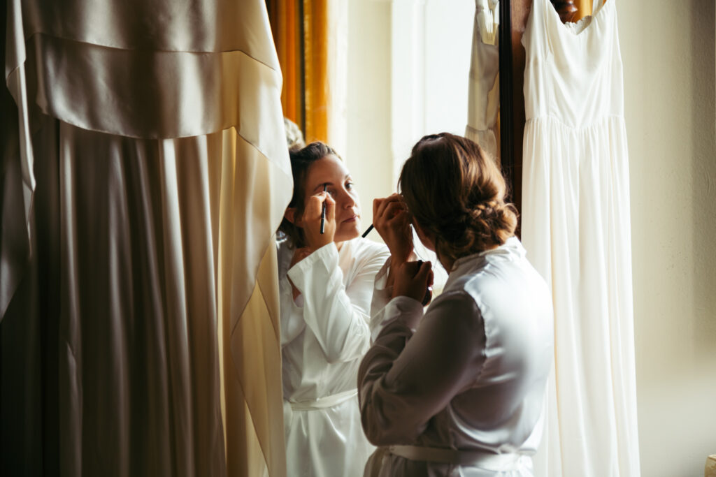 Bride puts make-up on before the wedding ceremony