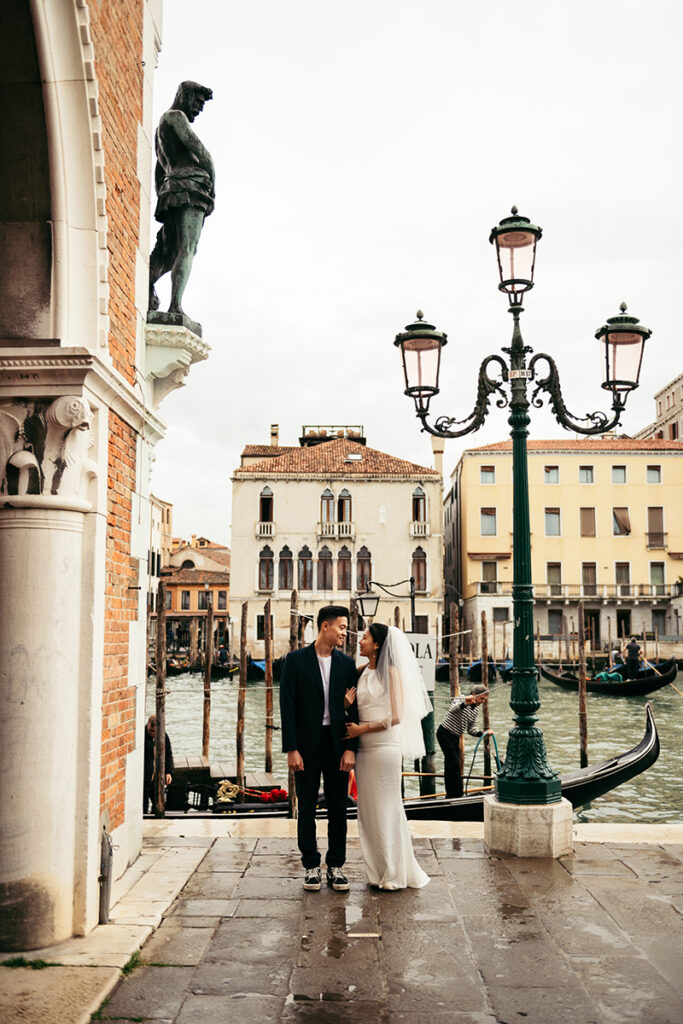 Pre-wedding photoshoot at Rialto market, with Canal Grande in the background