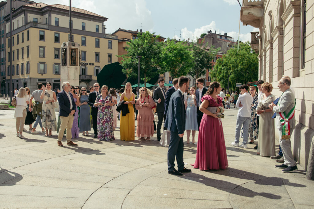 Guests waiting for the bride outside the Bergamo town hall