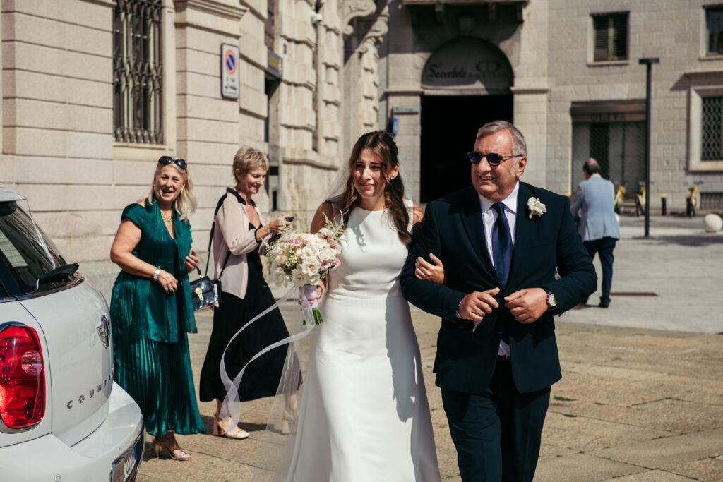 Father walking the bride through the city streets of Bergamo